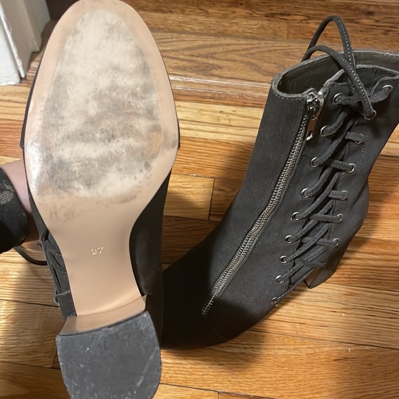 Ankle high womens lace up booties - Picture 2 of 3